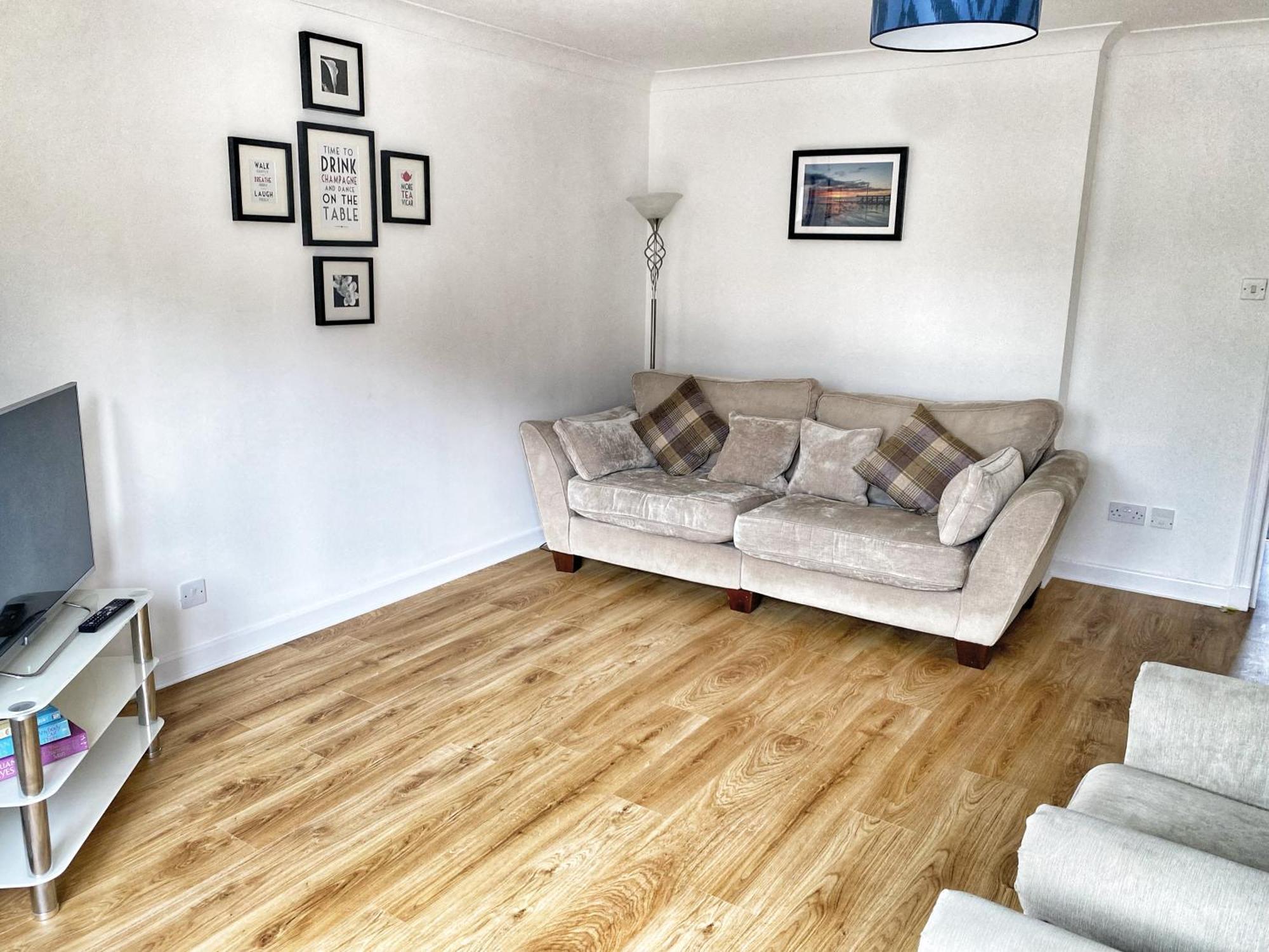 2 Bed, Central, Free Parking By Lains Lettings Apartment *