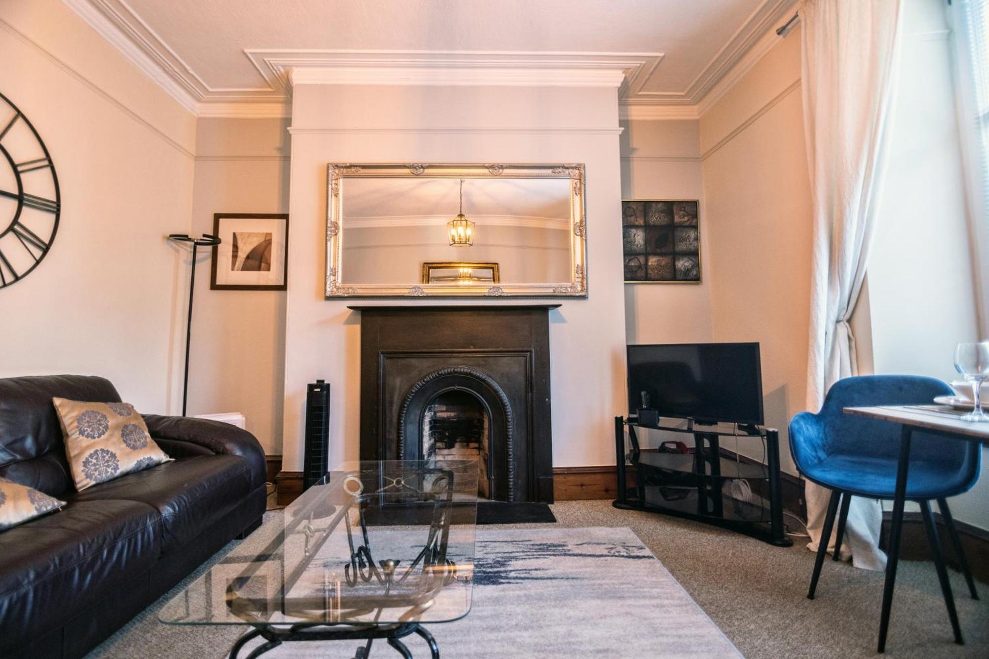 Summit Apartment: Cozy West End Flat In Prime Location * Aberdeen