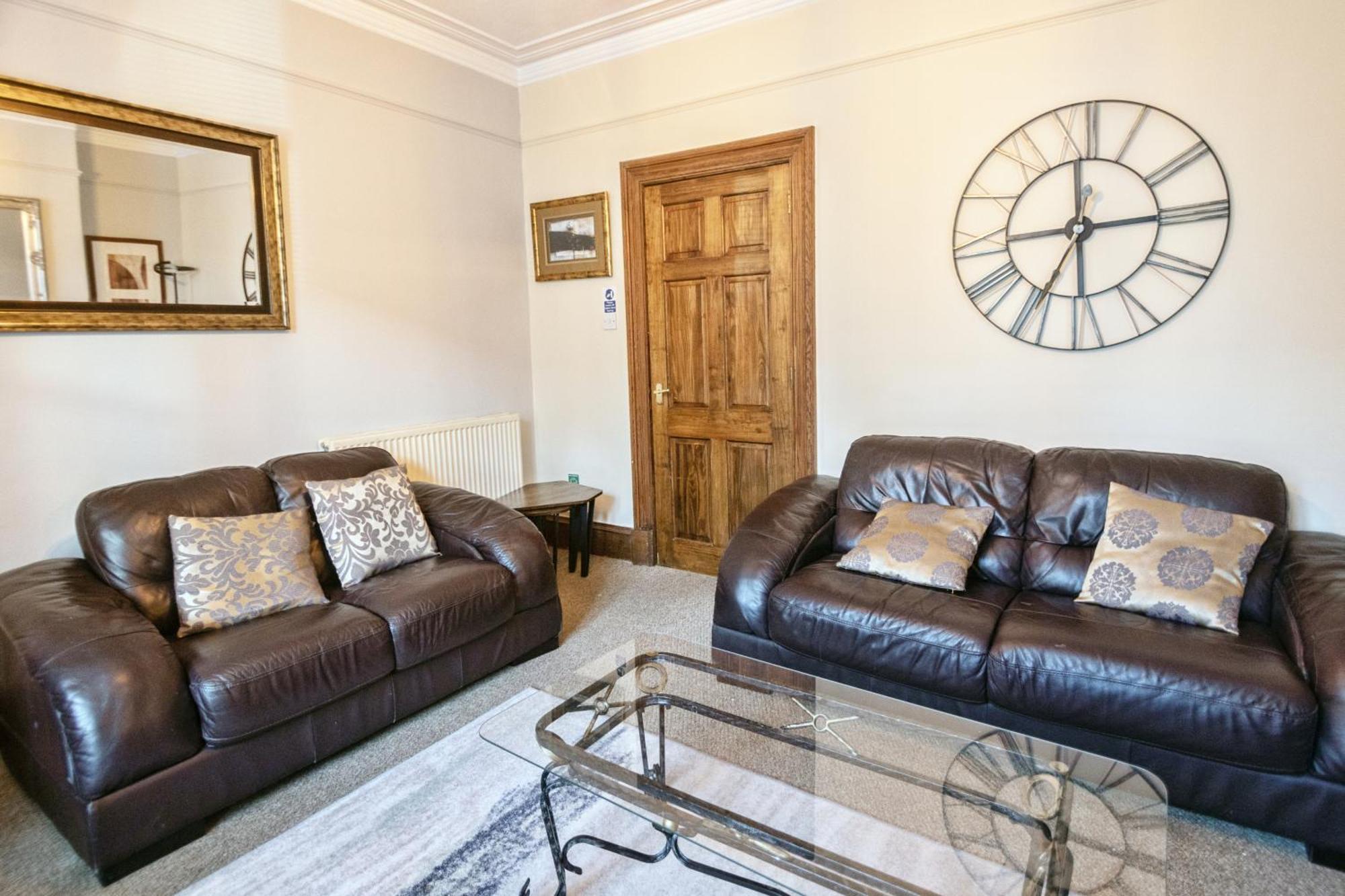 Summit Apartment: Cozy West End Flat In Prime Location
