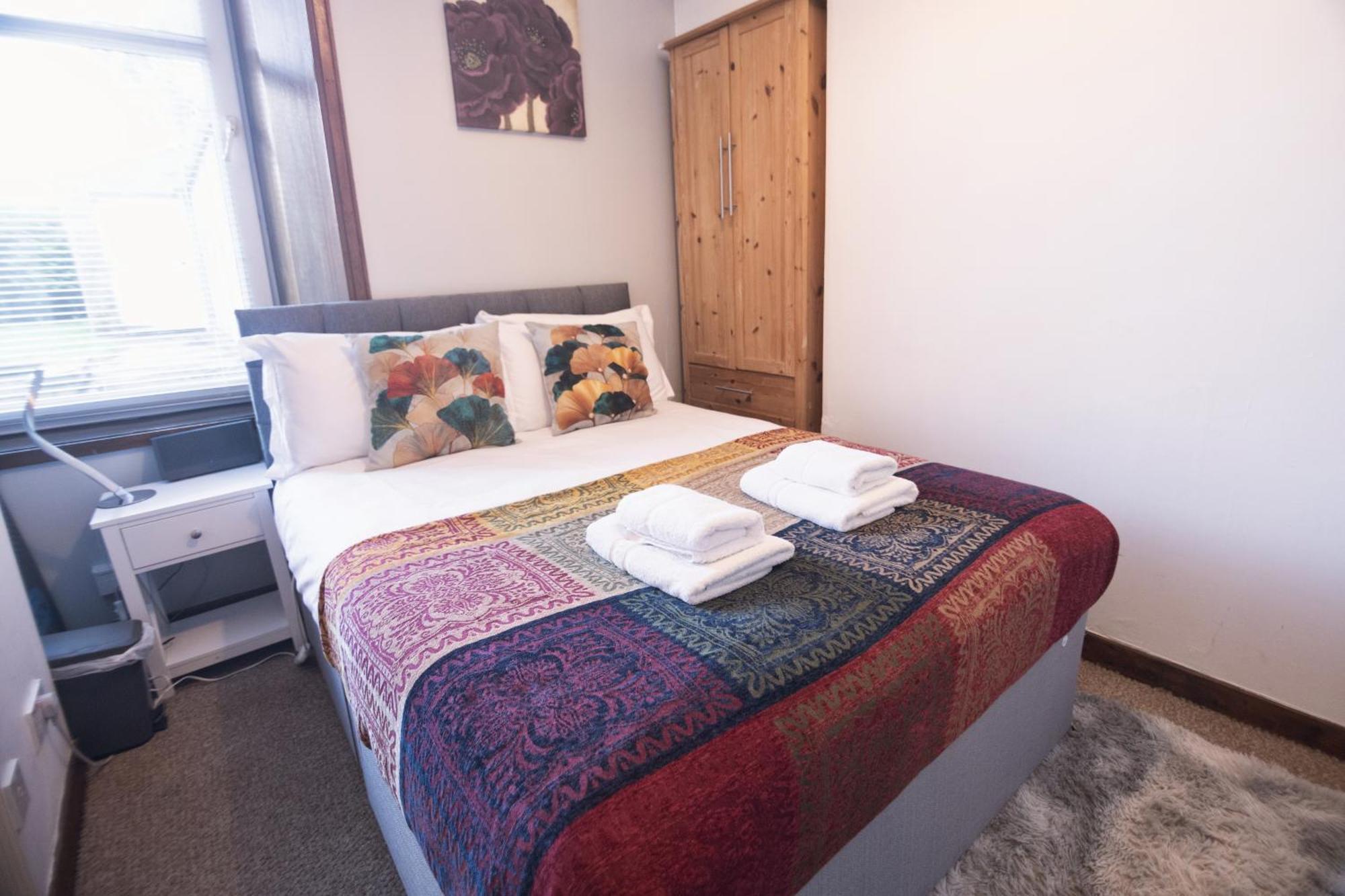 Summit Apartment: Cozy West End Flat In Prime Location Apartment