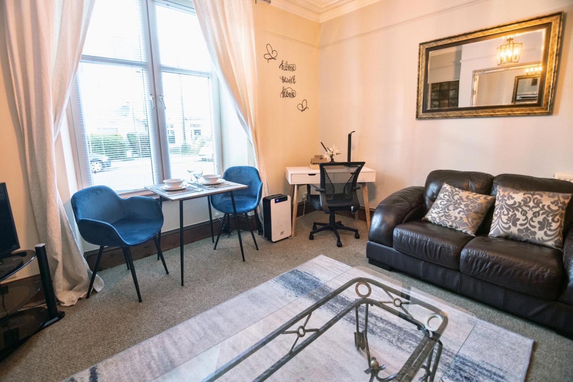 Apartment Summit Apartment: Cozy West End Flat In Prime Location