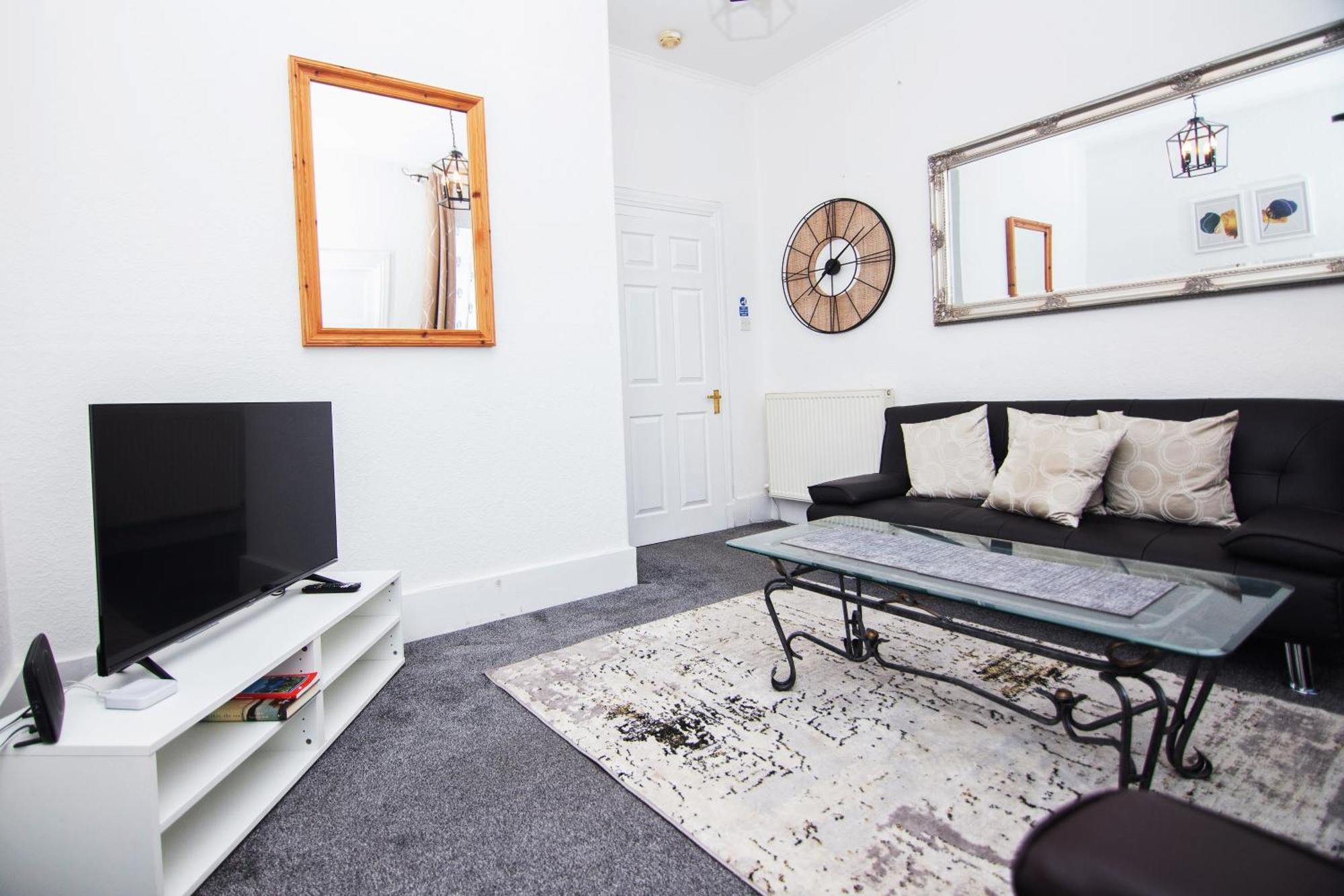 The Summit West End- Elegant With Free Parking In Prime Location *