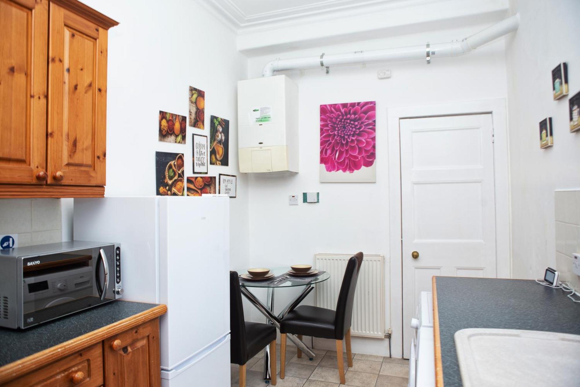 The Summit West End- Elegant With Free Parking In Prime Location * Aberdeen