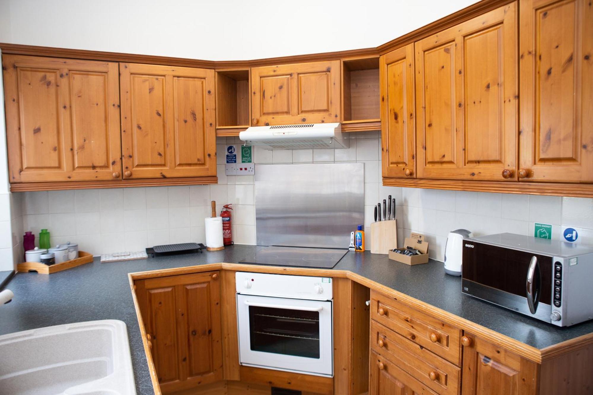 The Summit West End- Elegant With Free Parking In Prime Location