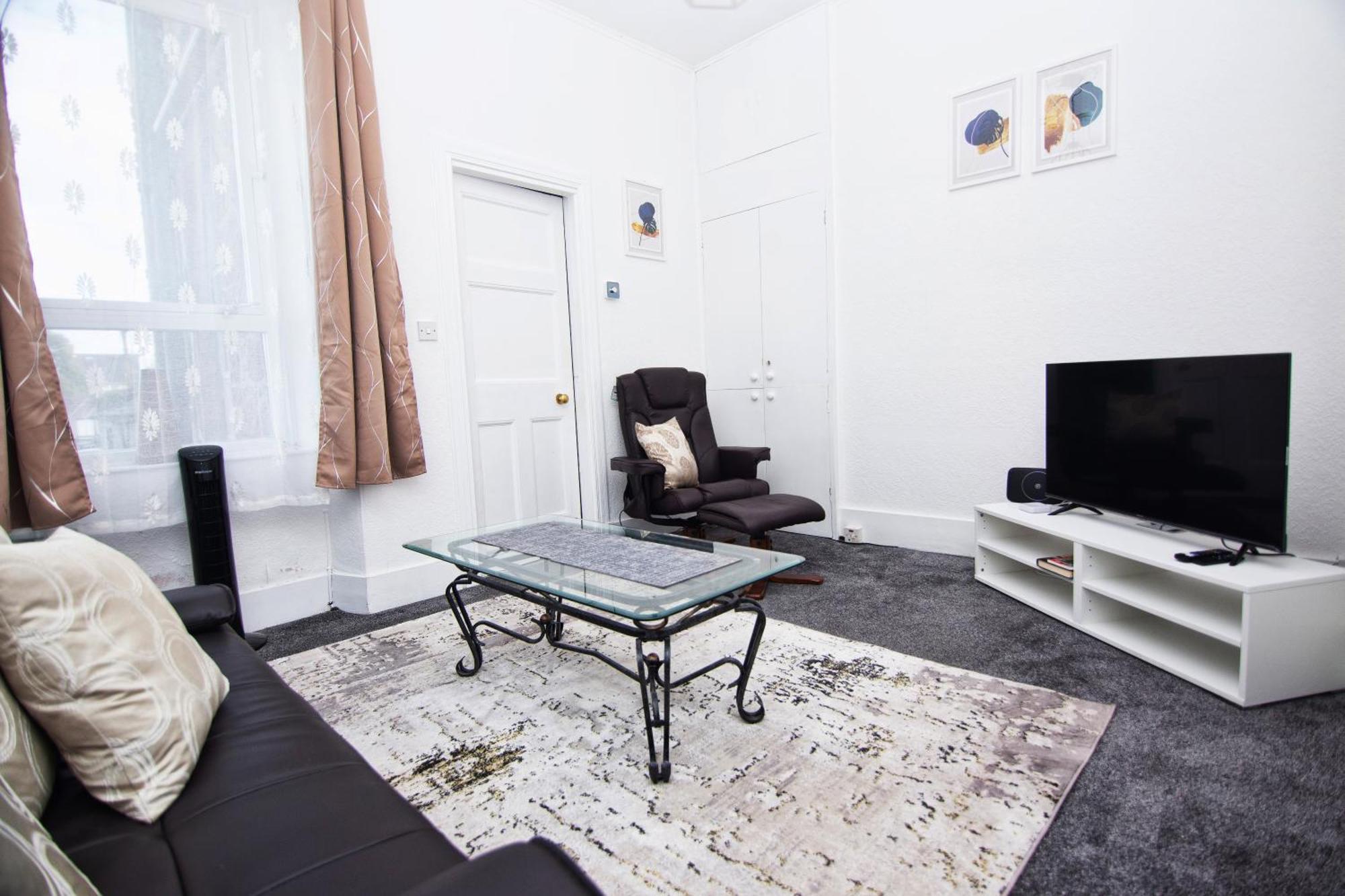 The Summit West End- Elegant With Free Parking In Prime Location *