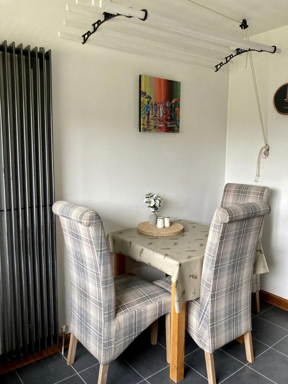 Bright Modern 2 Bedroom Free Parking And Wi-fi Apartment Aberdeen