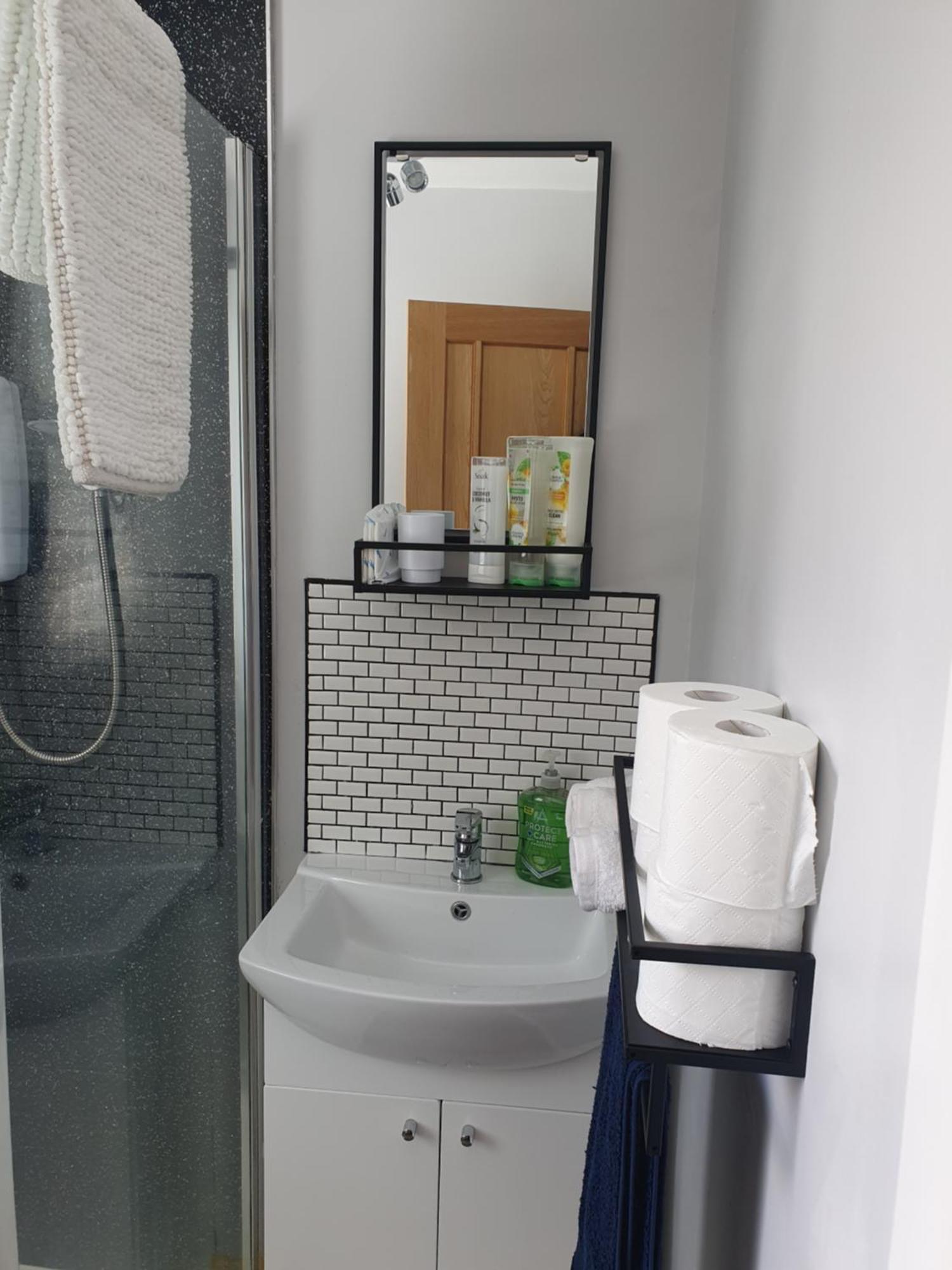 Cosy Modern 2 Bed Garden View Appartment, Parking, Tv Wifi Apartment *