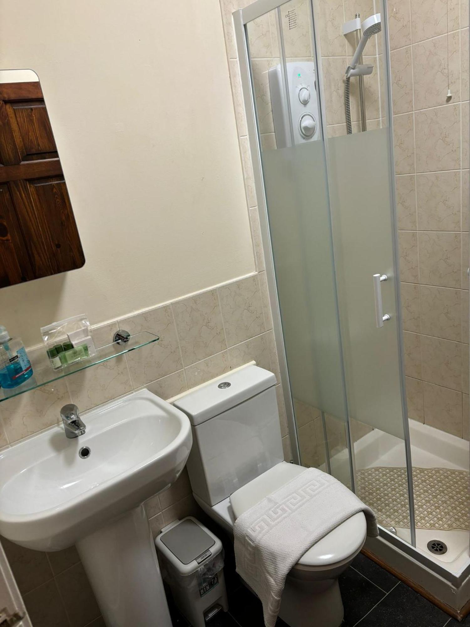 Summit Apartment: Cozy West End Flat In Prime Location Apartment *