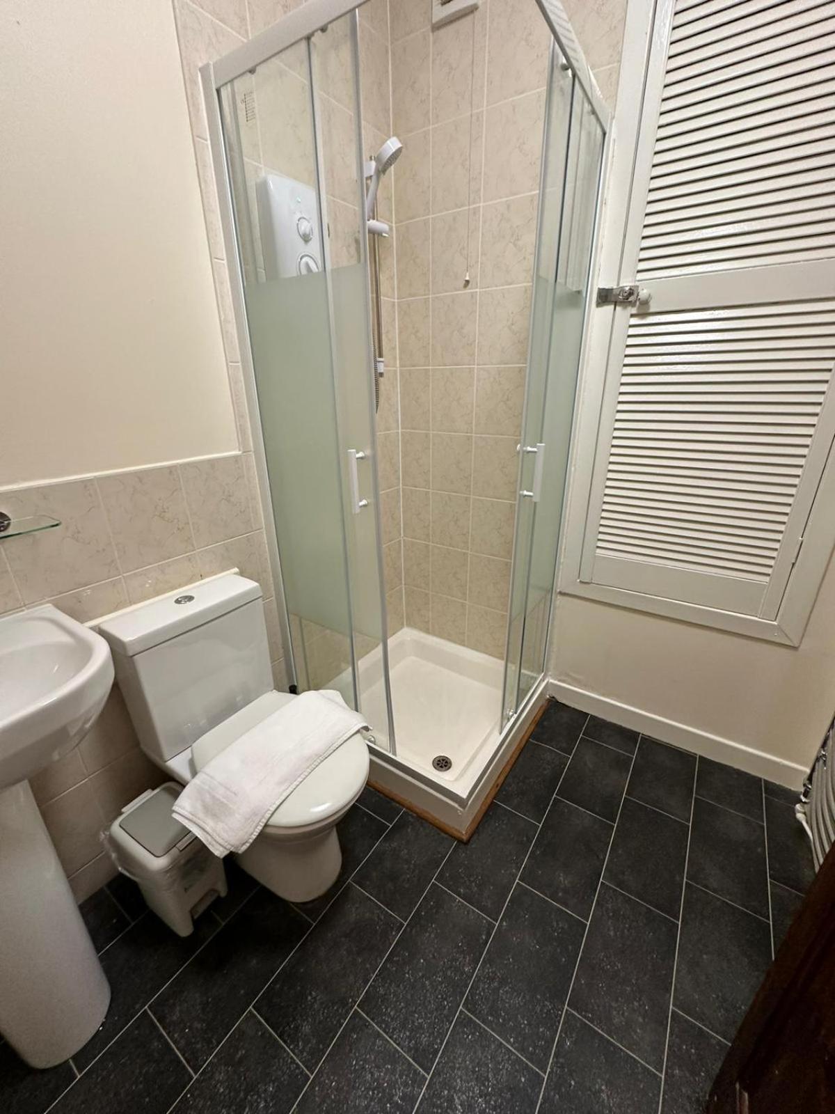 Apartment Summit Apartment: Cozy West End Flat In Prime Location *