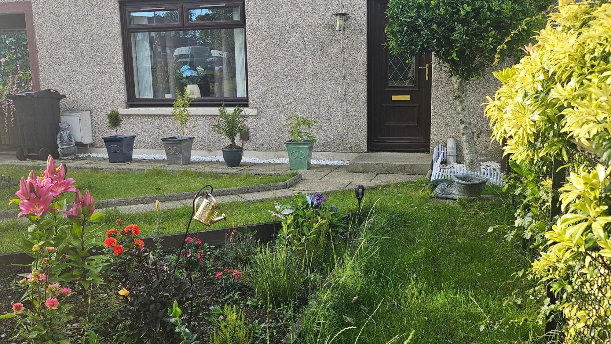 Cozy 3 Bedroom House Near Ari And Centre, Ab16, Wifi, Parking, Netflix, Pet - Friendly * Aberdeen