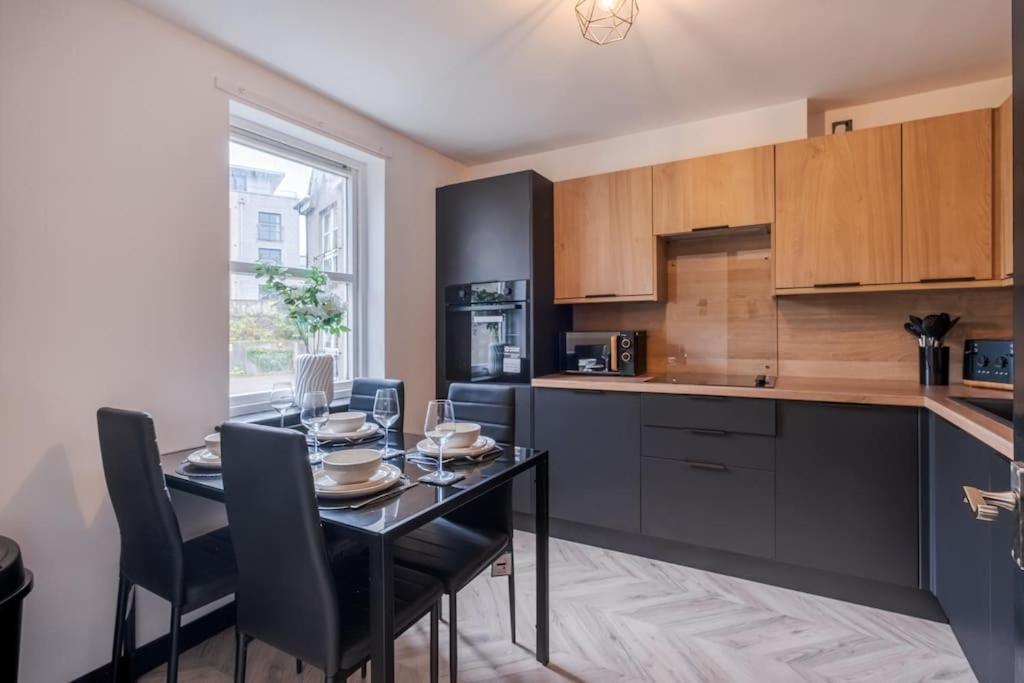 Centre With Private Parking * Aberdeen
