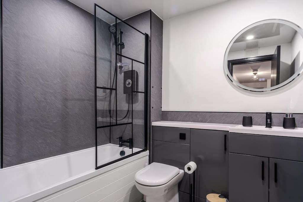 Centre With Private Parking Apartment *