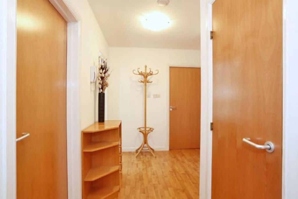 2-bed Of & City, Free Parking Apartment