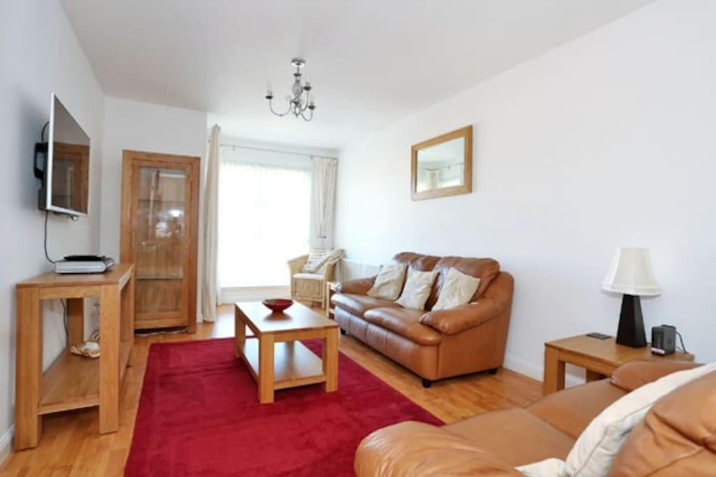 2-bed Of & City, Free Parking Apartment *