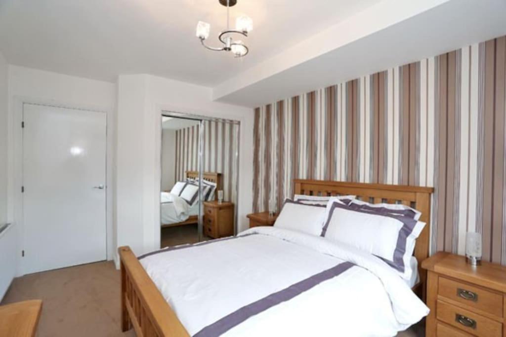 Beautiful One Bedroom Apartment *