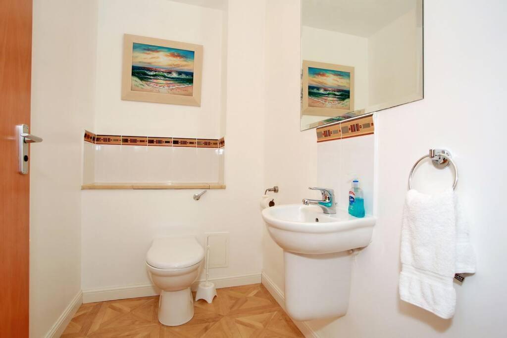 Fabulous Townhouse Near Beach, And Sports Apartment Aberdeen