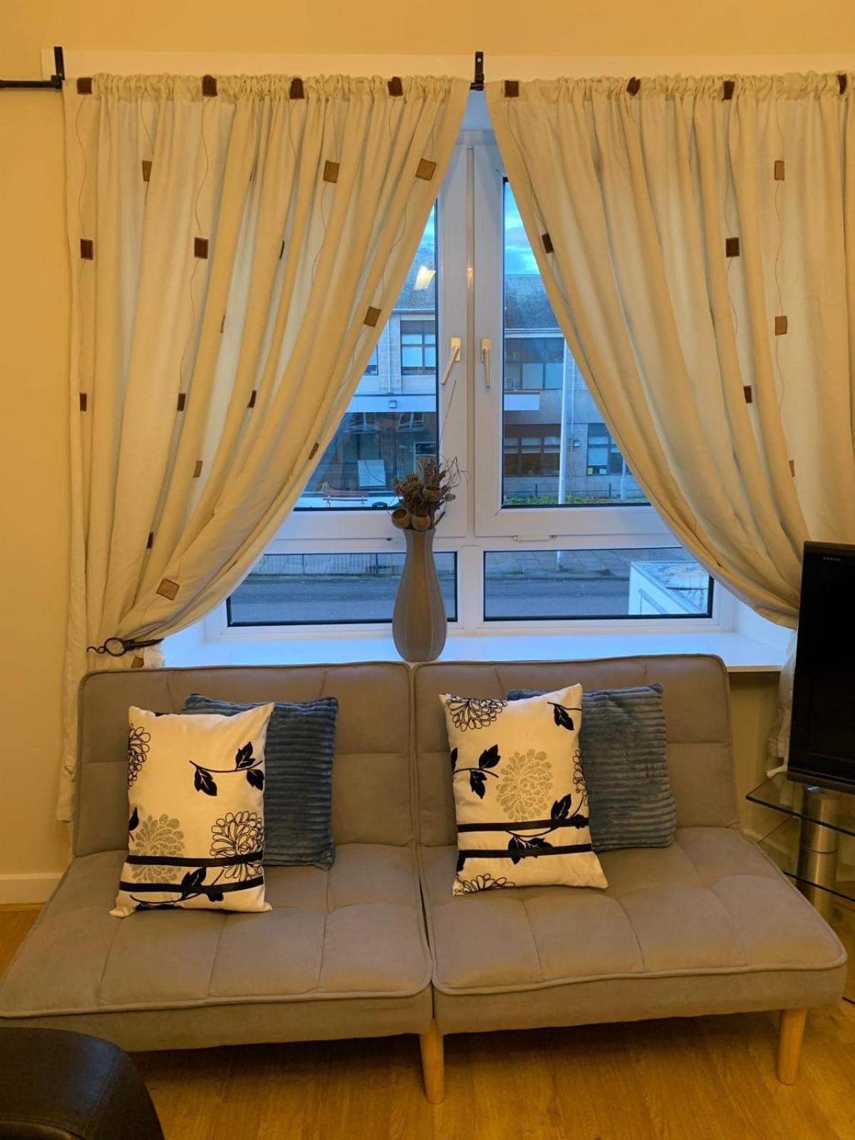 Basic Kings St View 2 Bed