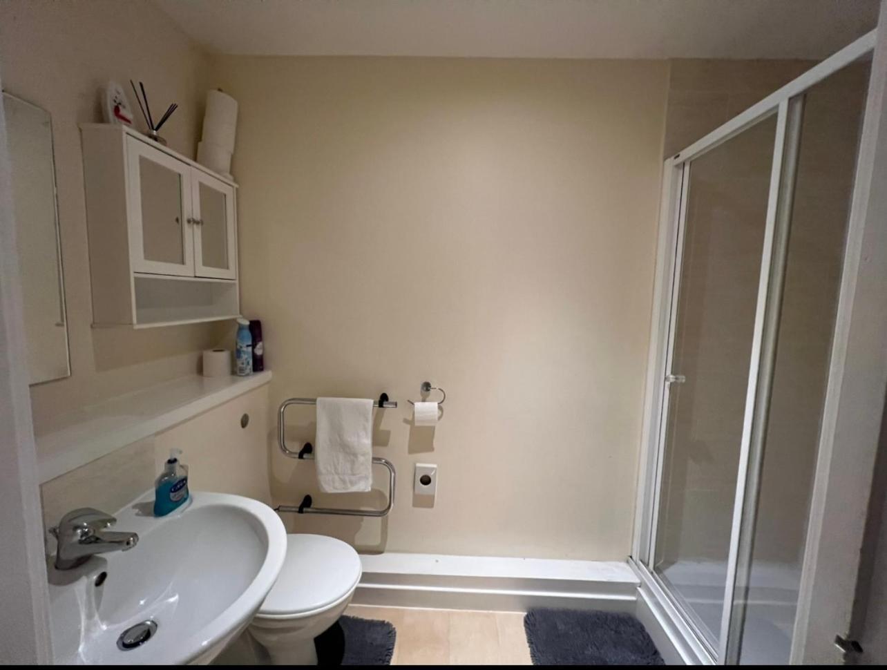 Lovely Twin 2-flats In Aberdeen-no Party