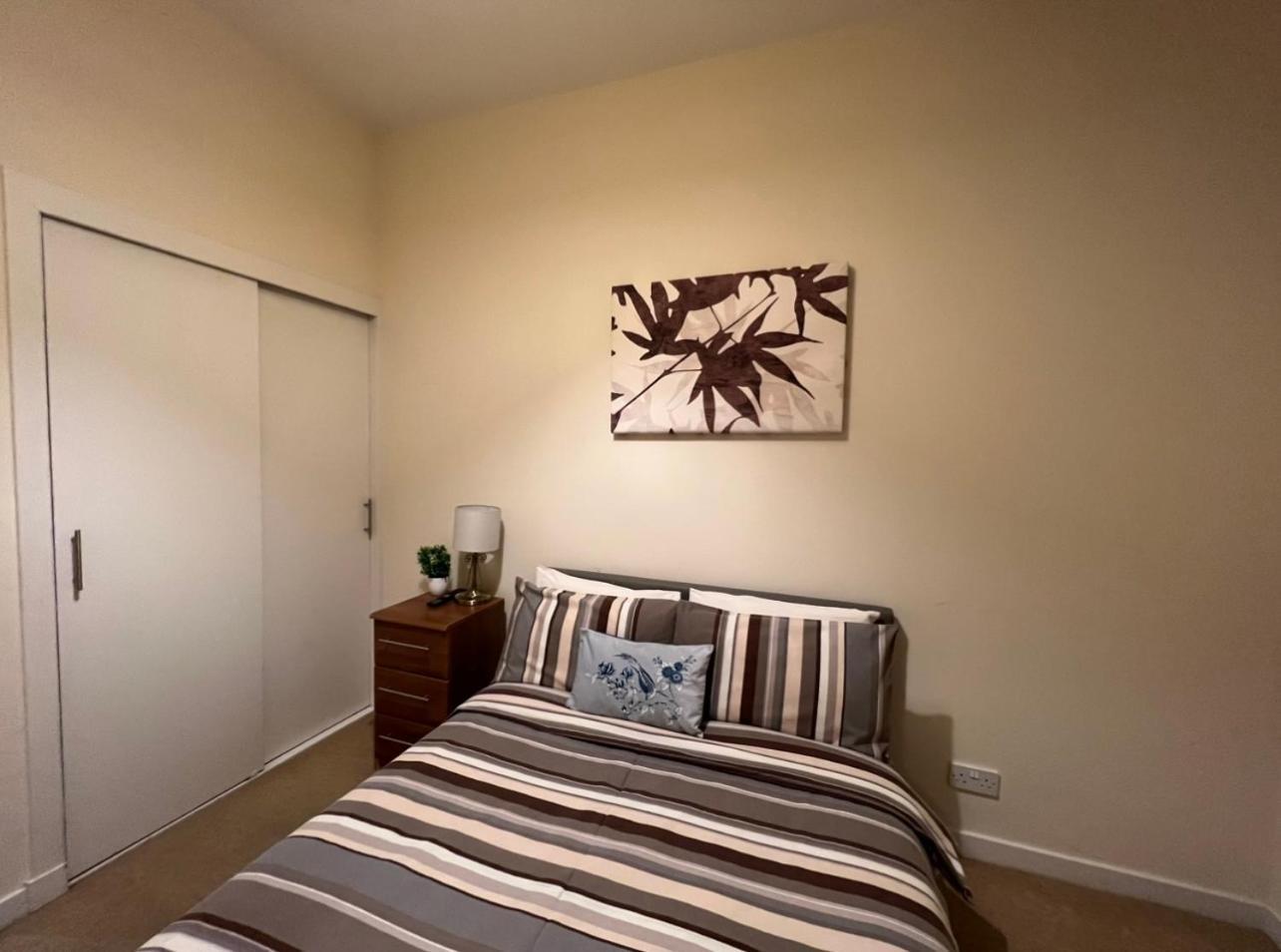 Lovely Twin 2-flats In Aberdeen-no Party Apartment