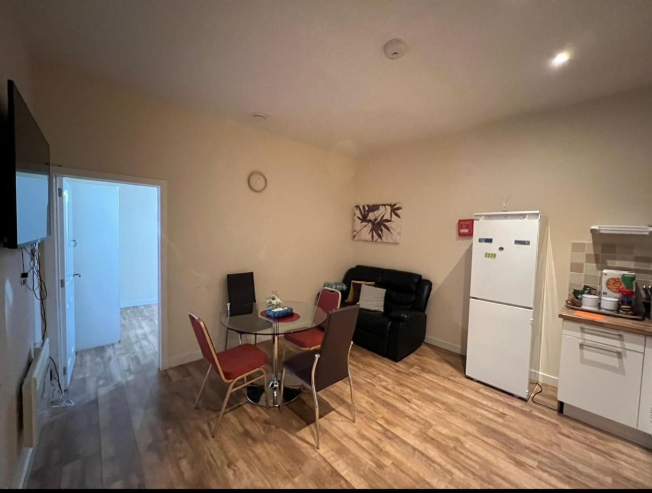 Lovely Twin 2-flats In Aberdeen-no Party *