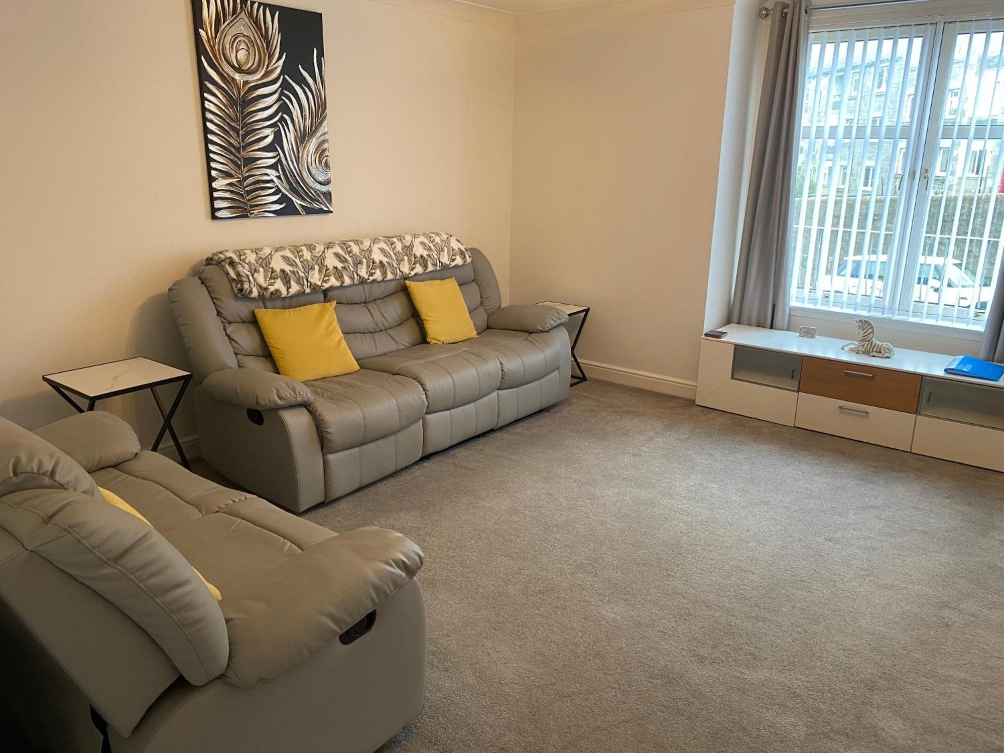 Centre Executive 2 Bed With Wifi & Parking * Aberdeen
