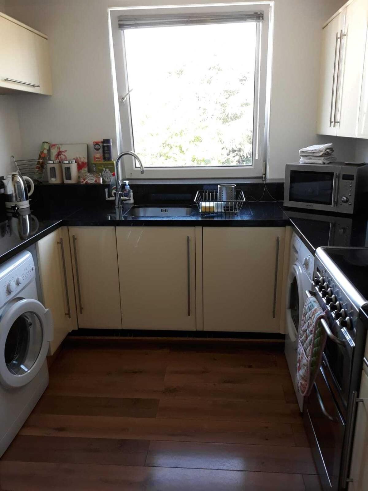 Quiet Apartment, Ferryhill Apartment *
