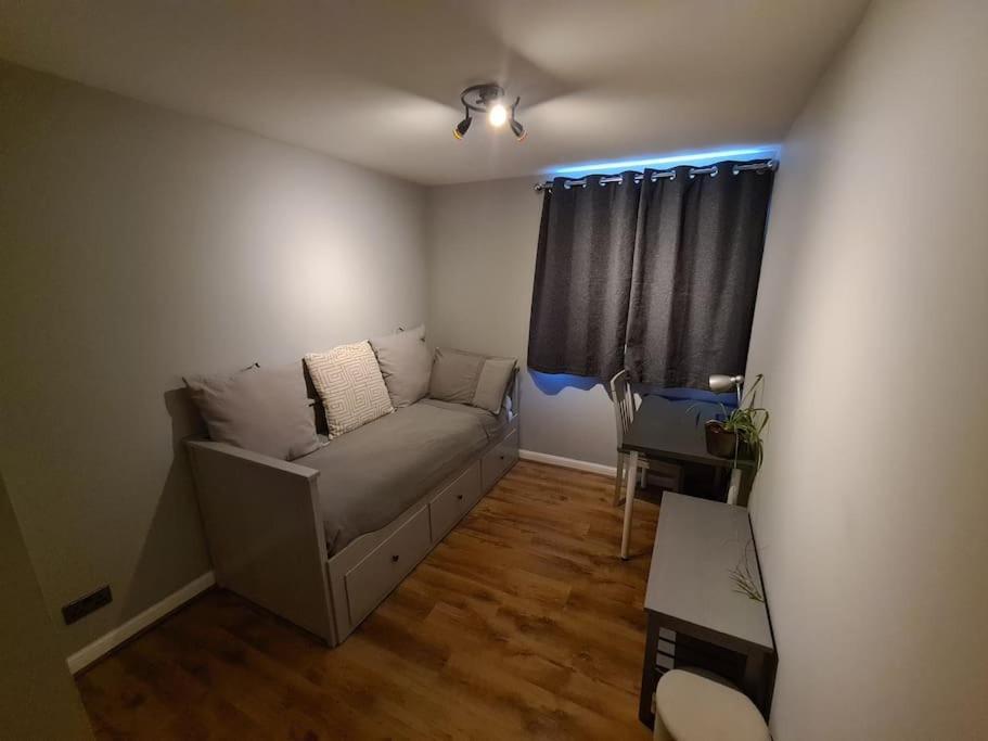 Modern 2 Bed Flat With Parking Apartment Aberdeen