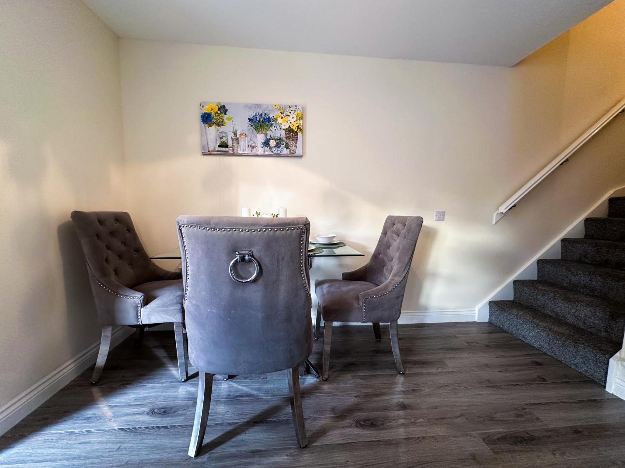 Cozy 2 Bedroom House Next To Nature Reserve,ab22, Wifi, Free Parking, Netflix, Pet - Friendly Casa de férias *