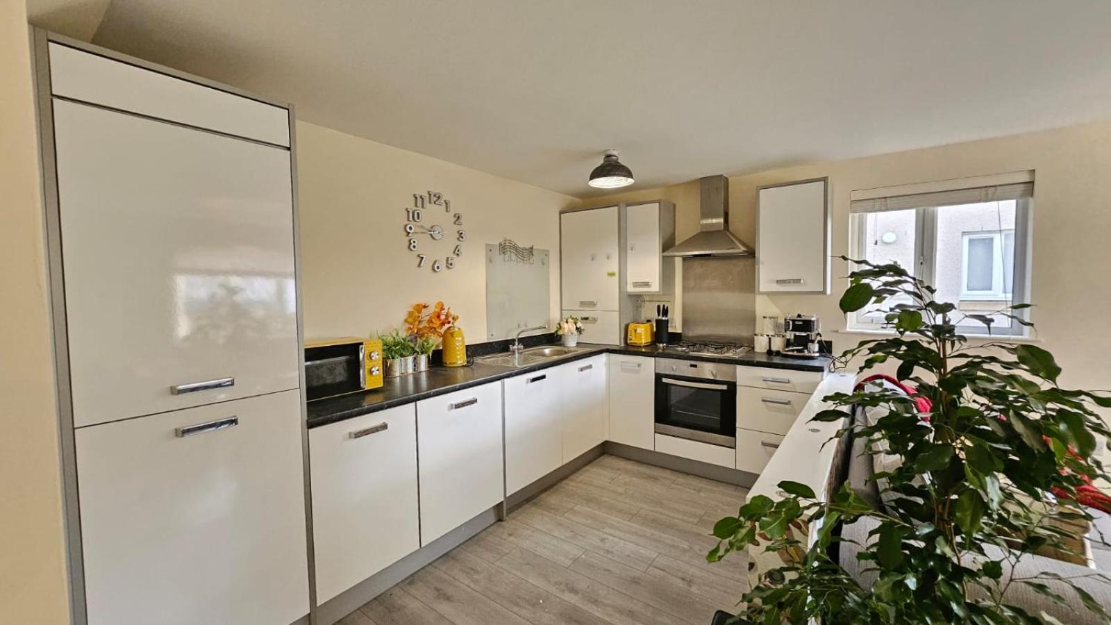 Casa de férias Cozy 2 Bedroom House Next To Nature Reserve,ab22, Wifi, Free Parking, Netflix, Pet - Friendly