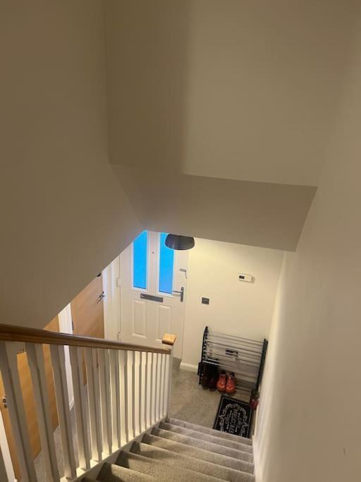 Lovely 2 Bedroom Home, Free Parking, 6 Mins From Airport *