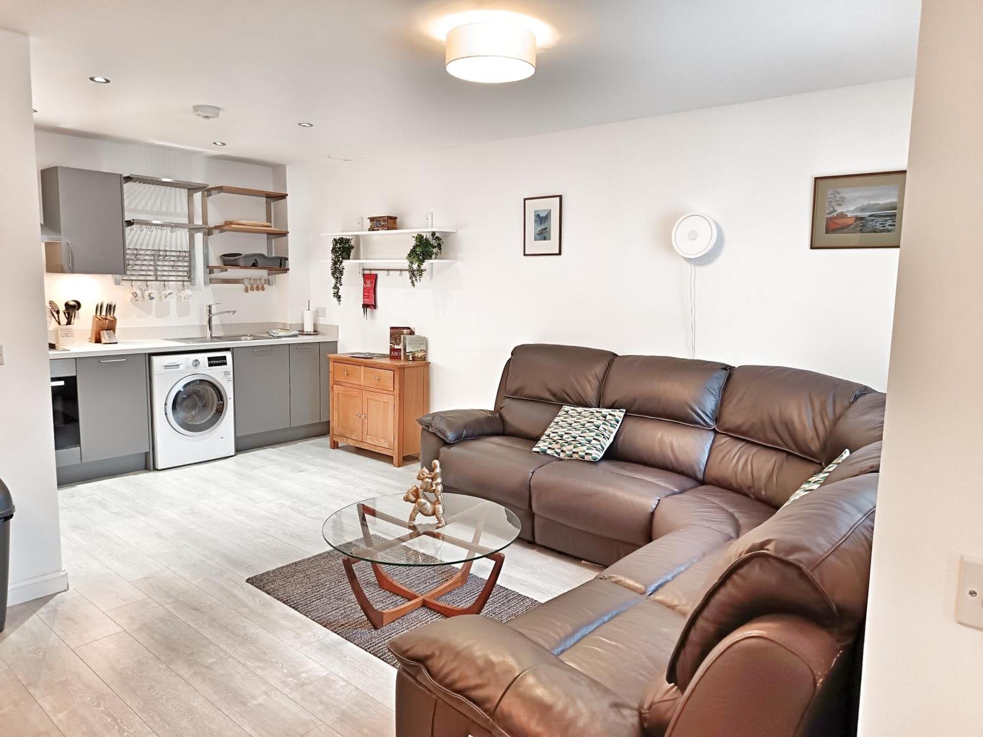 Lains Lettings - Woodend, Lang Stracht Apartment *