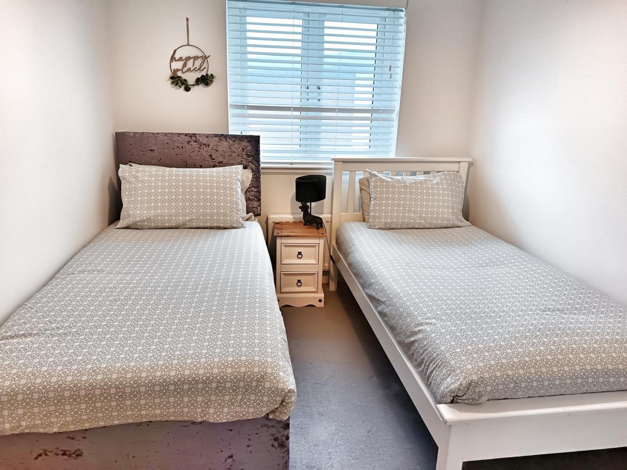 Lains Lettings - Woodend, Lang Stracht Apartment