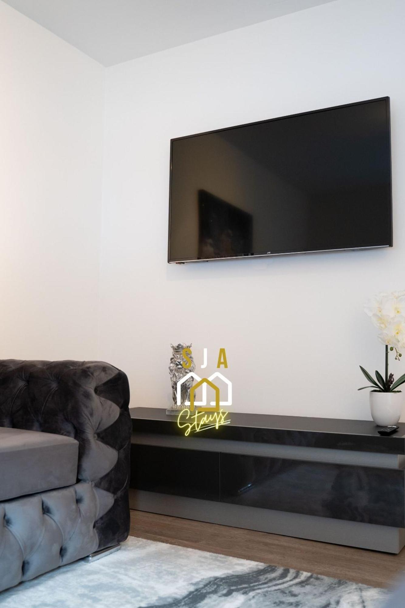 Apartment Pavlova House - Sja - Modern 2 Bed *