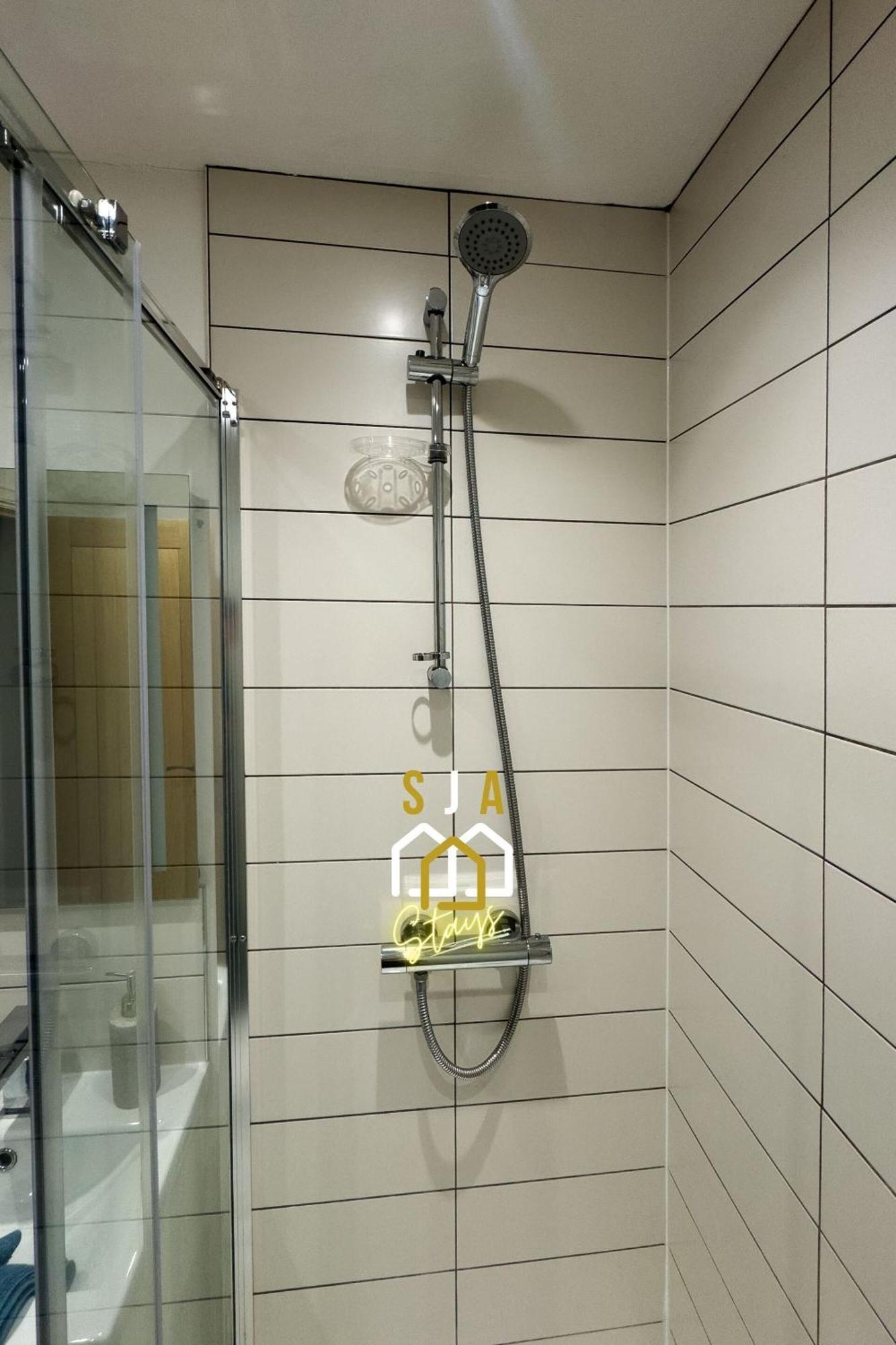 Dee Street - Sja - Modern 2 Bed Apartment *