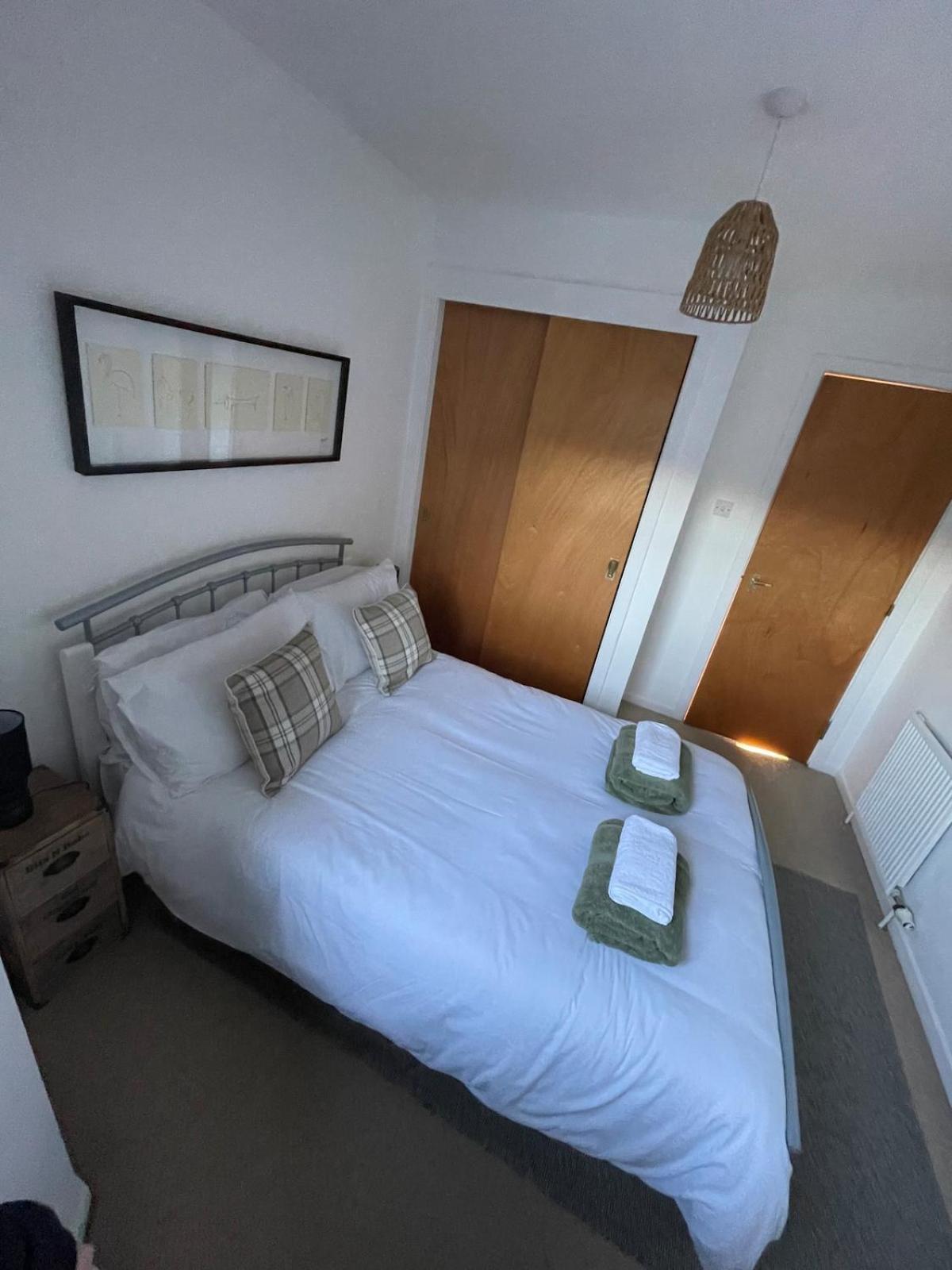 5 Roslin Place *