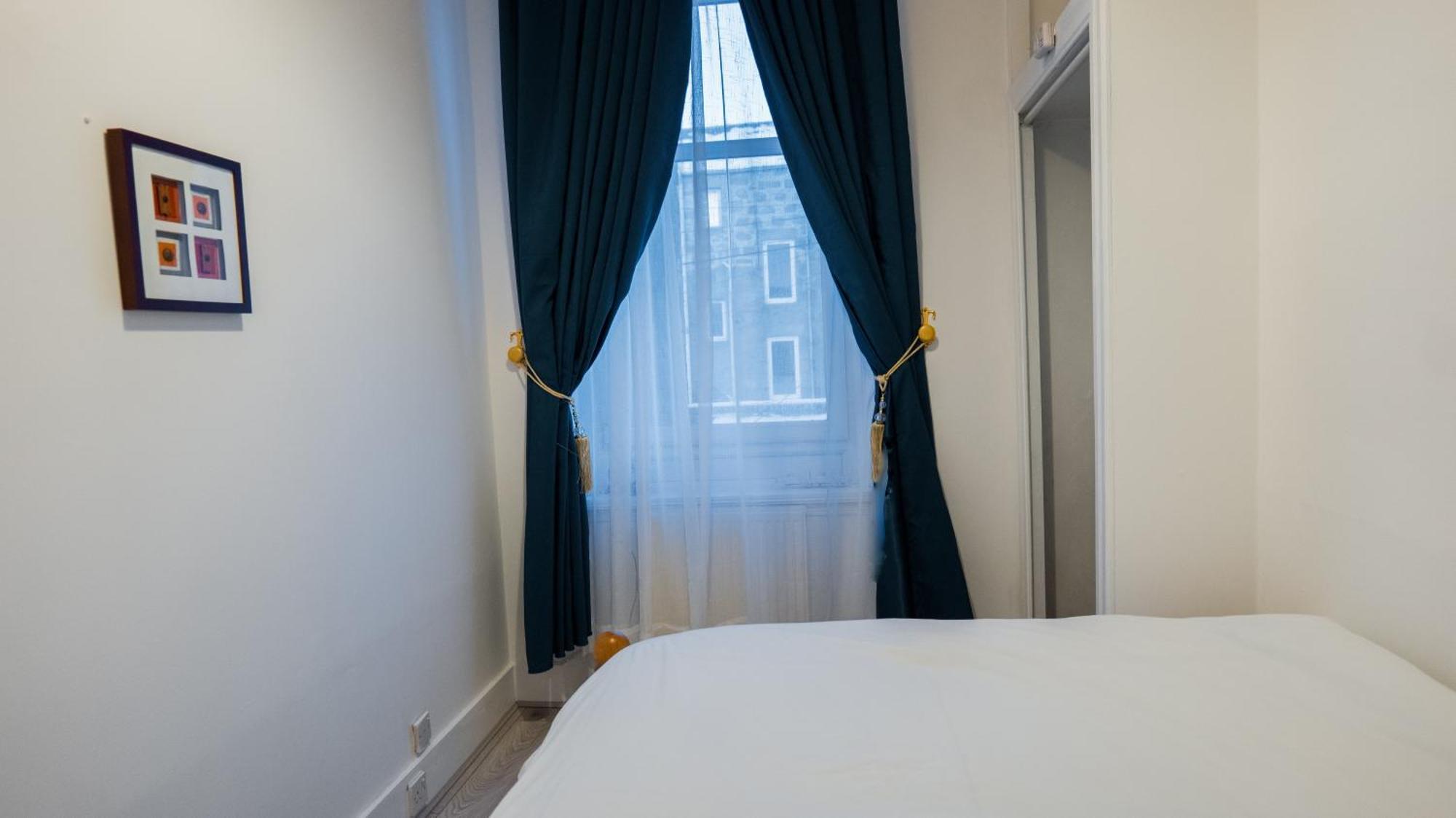 Luxurious Entire 2 Bedroom Flat Centre Loction Free Parking And Free Fast Internet Connection * Aberdeen