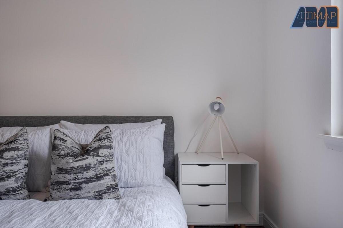Apartment Centre With Parking *
