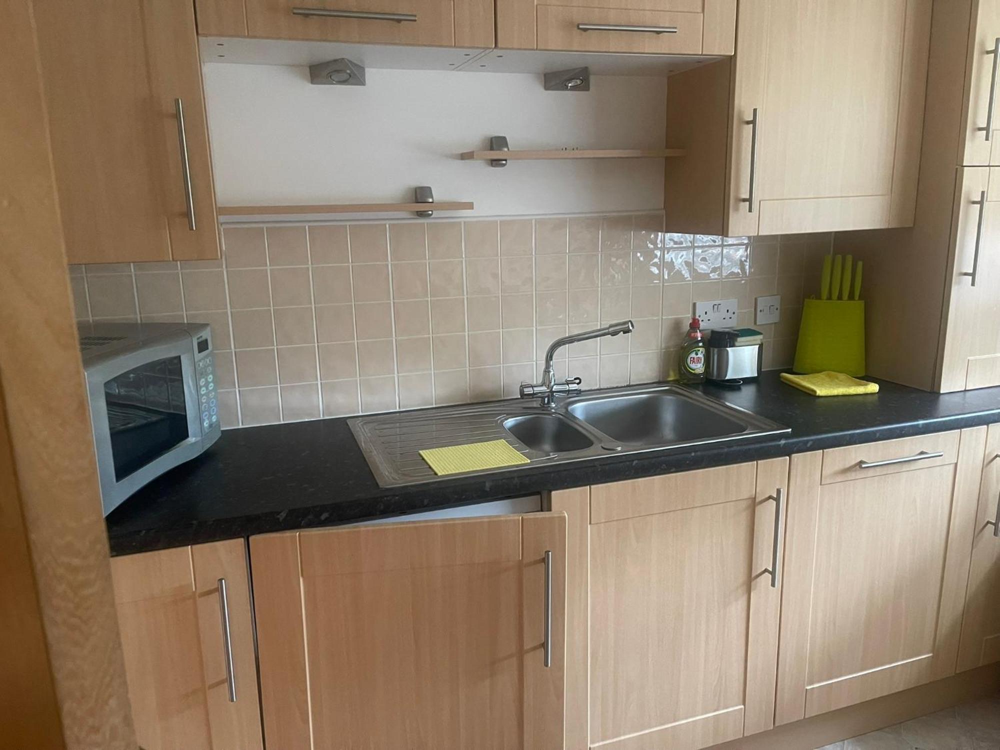 Workers 3 Bedroom Boulevard Apartment *