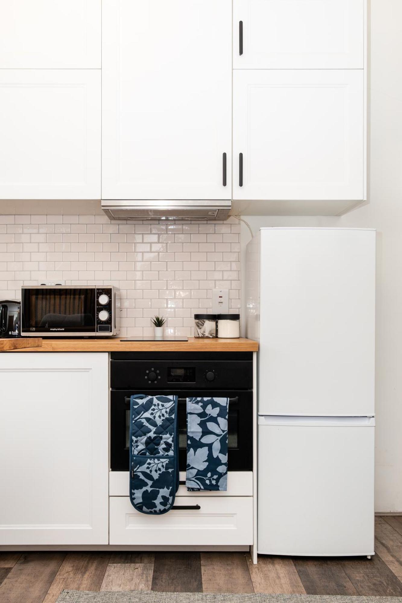 1 Bedroom Apartment-free Parking Apartment *