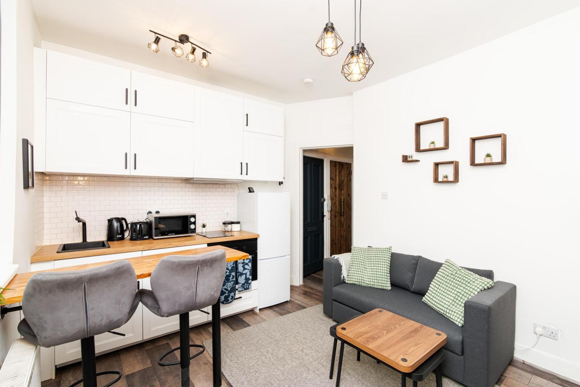 1 Bedroom Apartment-free Parking *