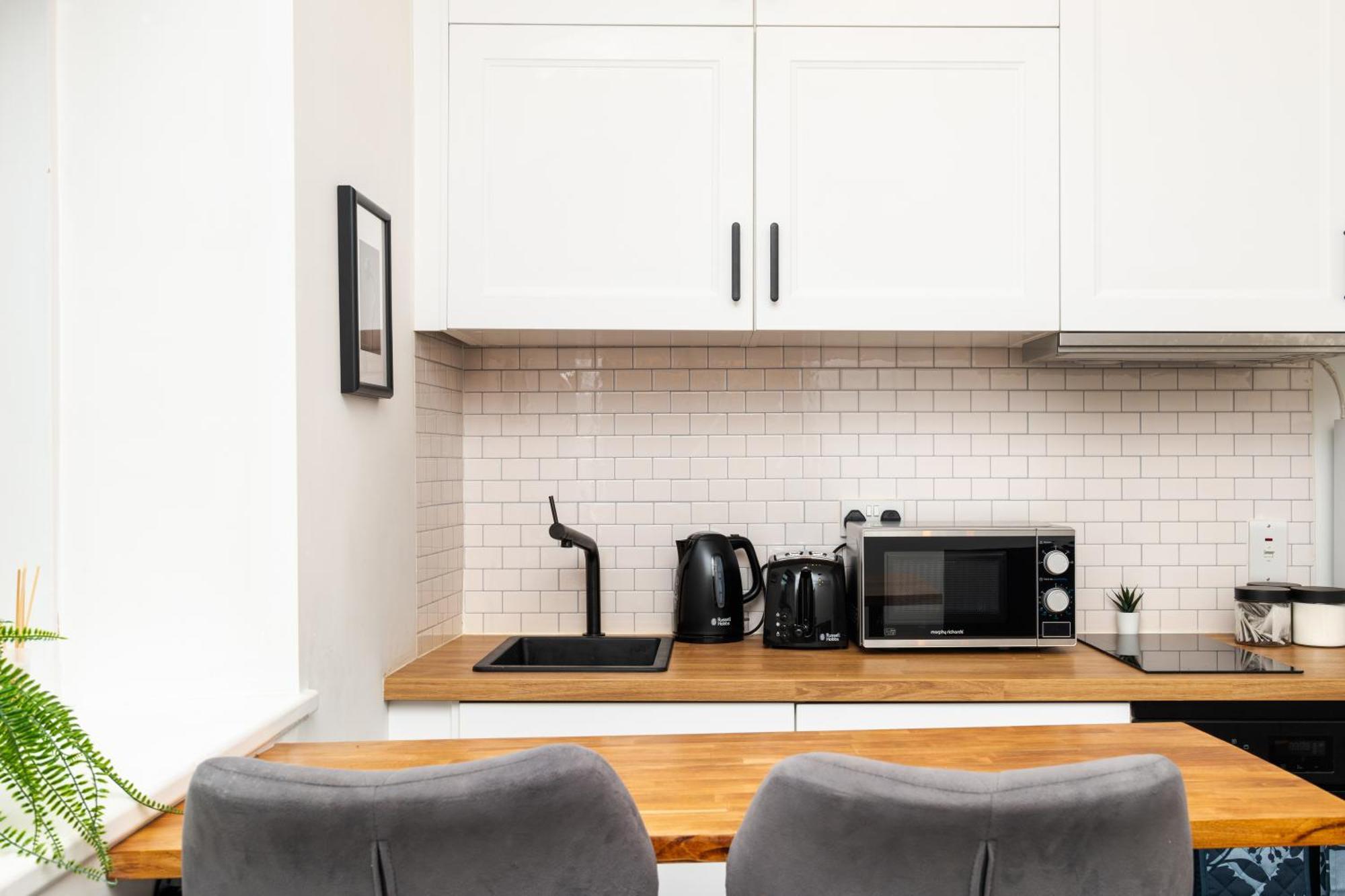 1 Bedroom Apartment-free Parking * Aberdeen