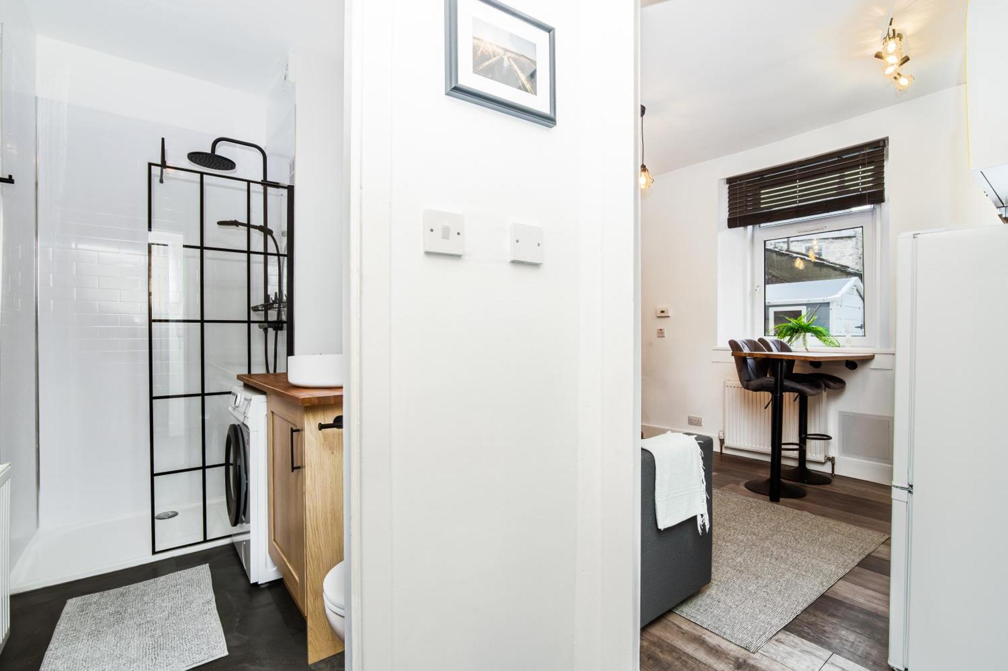 1 Bedroom Apartment-free Parking Apartment