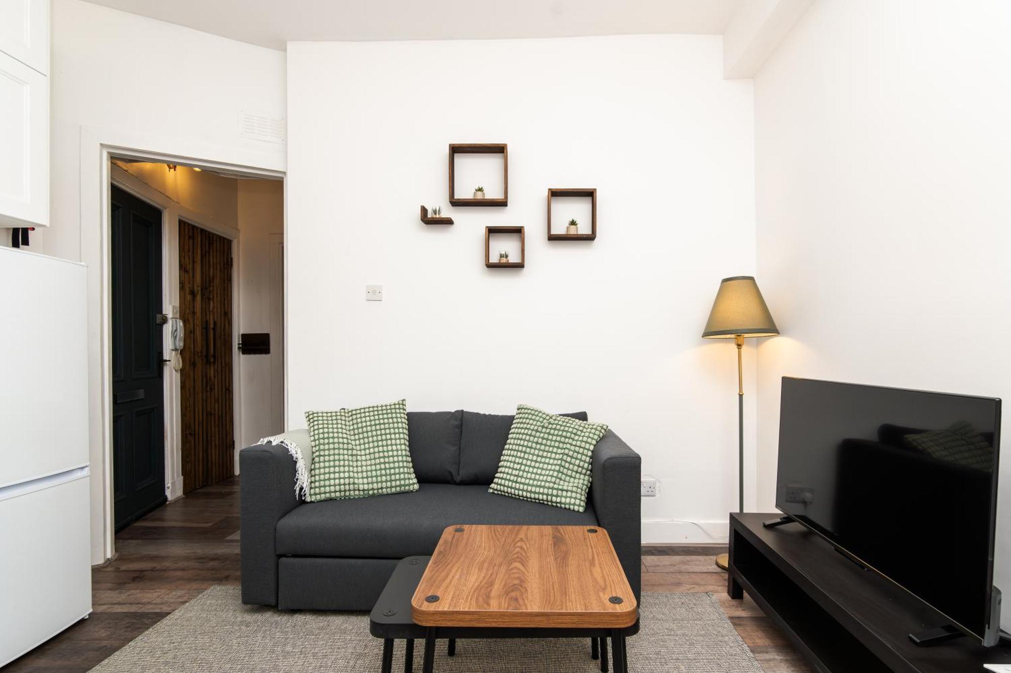 1 Bedroom Apartment-free Parking * Aberdeen