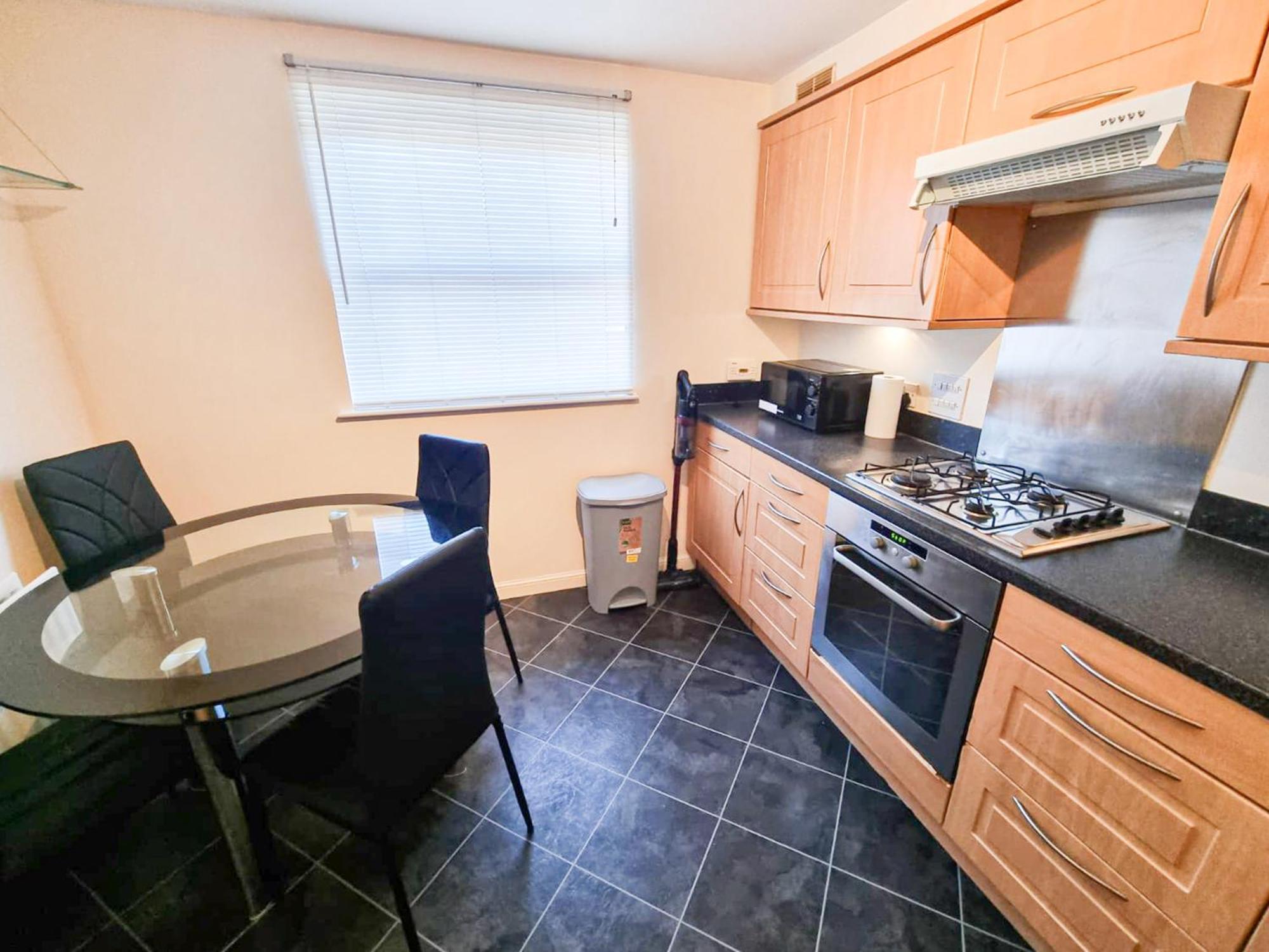 South College 2 Bedroom - - Free Parking Apartment