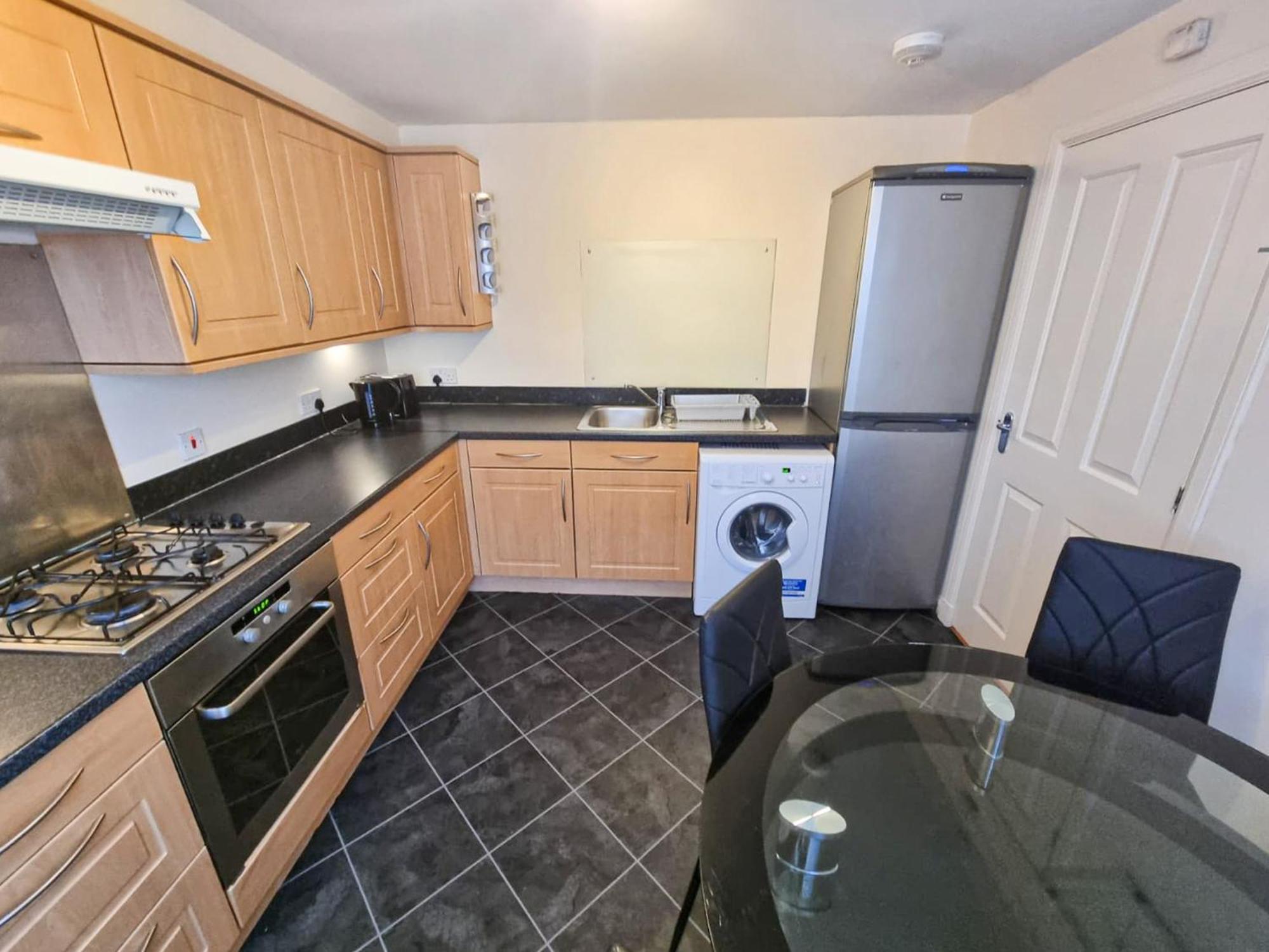 South College 2 Bedroom - - Free Parking Apartment *