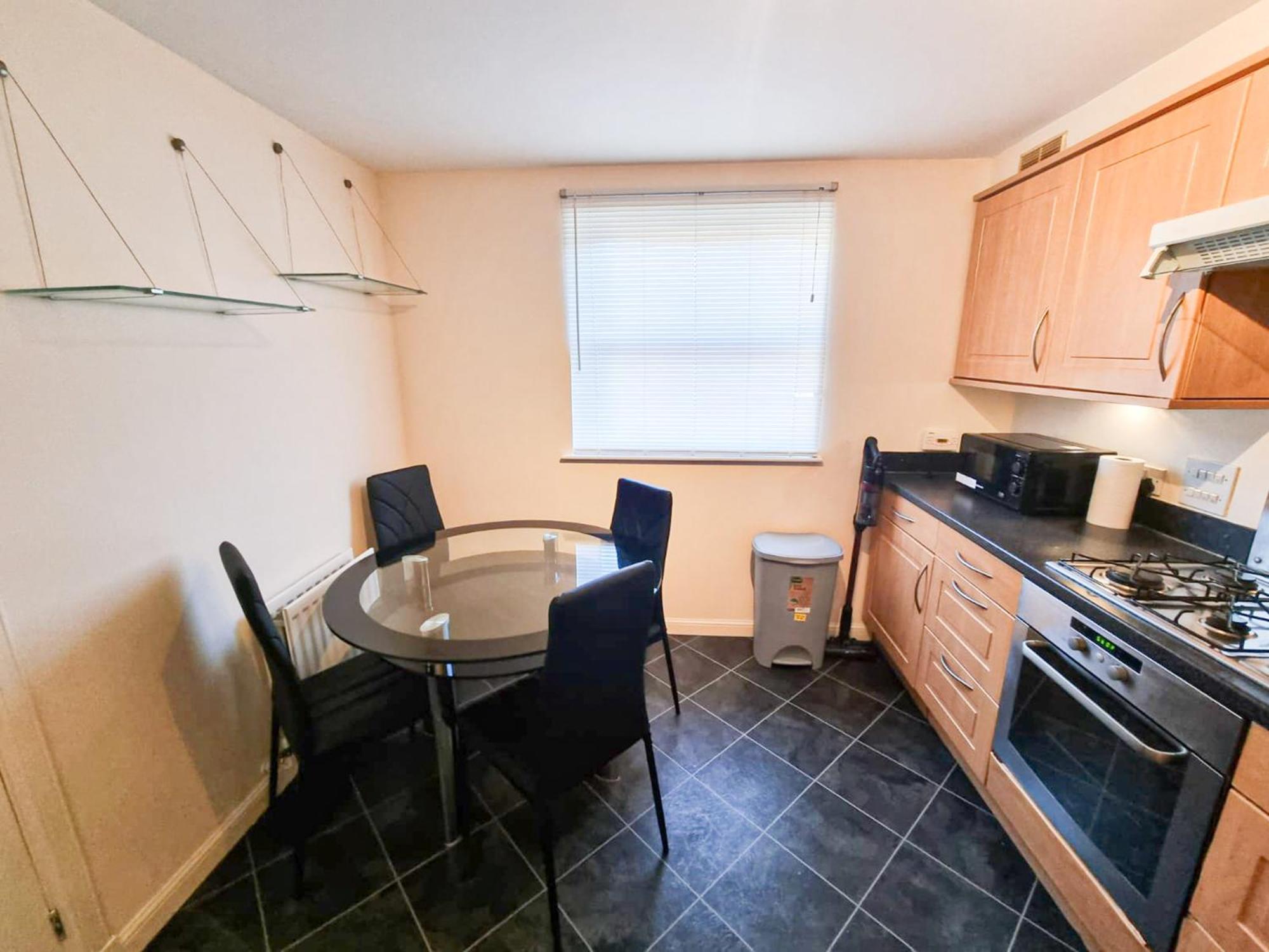 South College 2 Bedroom - - Free Parking Apartment Aberdeen