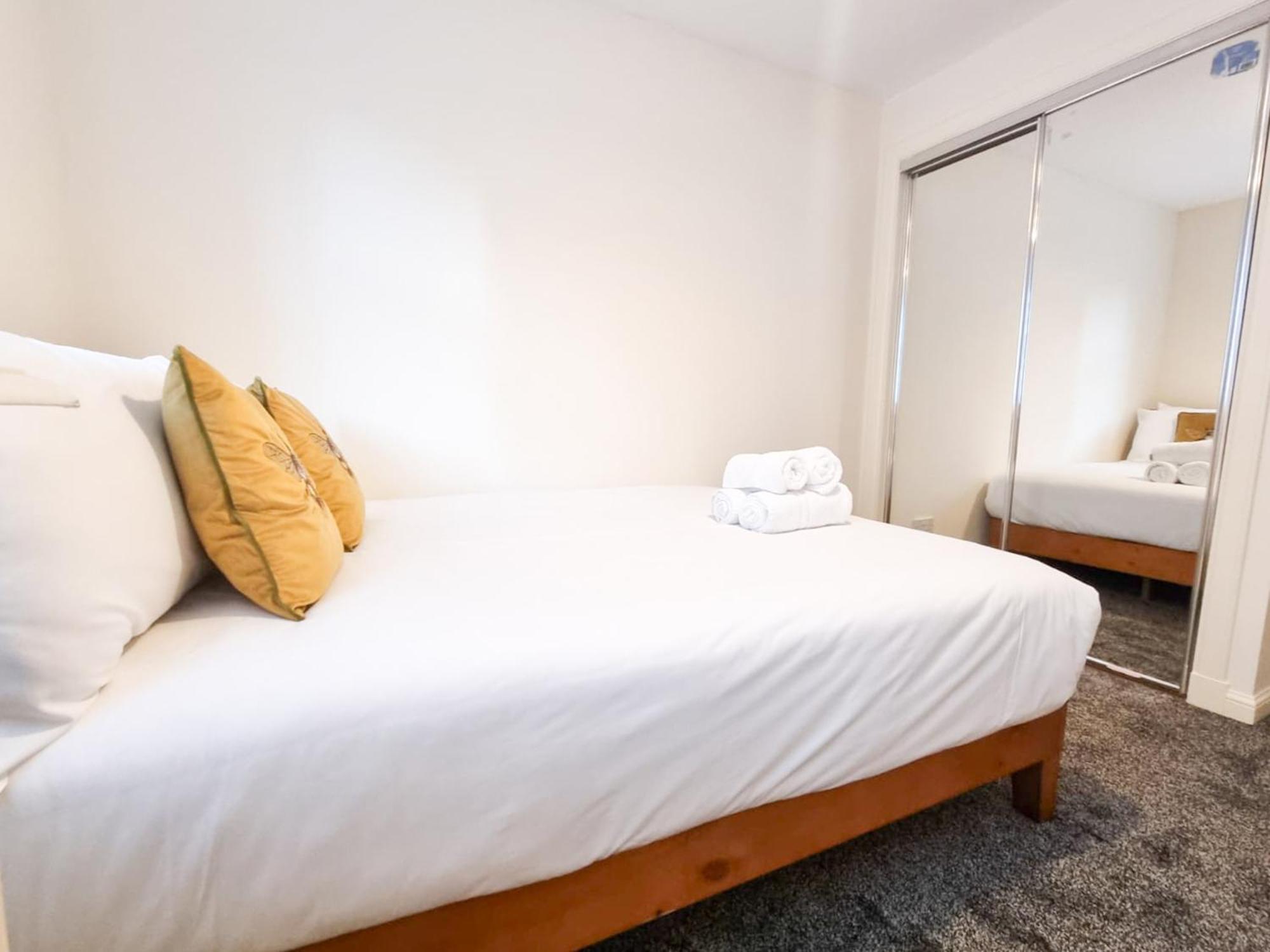 South College 2 Bedroom - - Free Parking