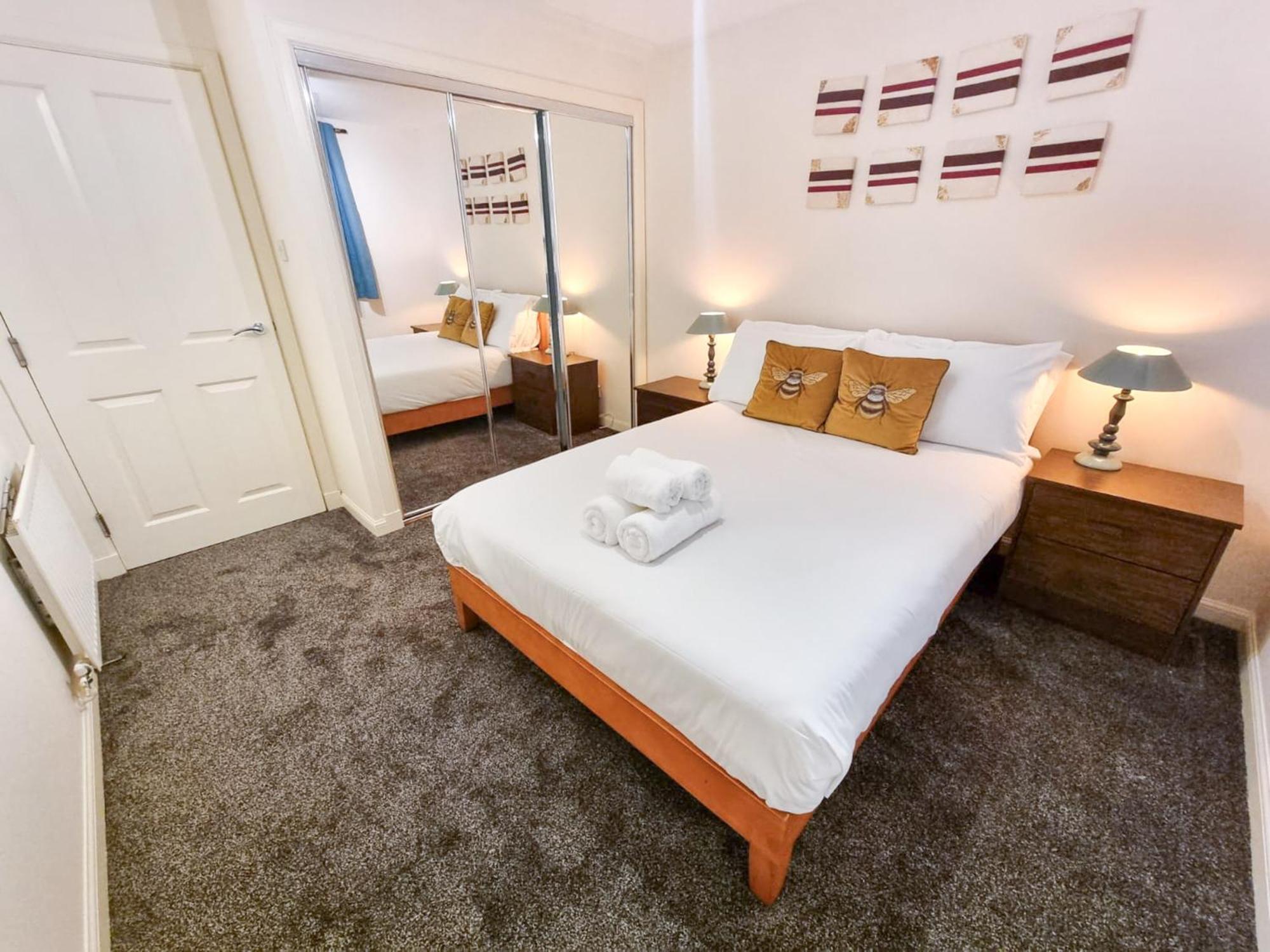 South College 2 Bedroom - - Free Parking Apartment