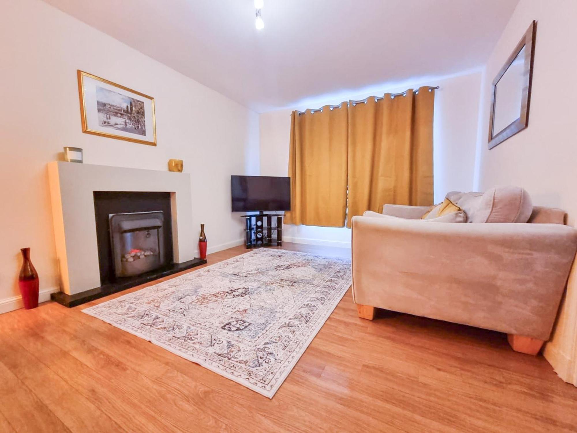 South College 2 Bedroom - - Free Parking Apartment