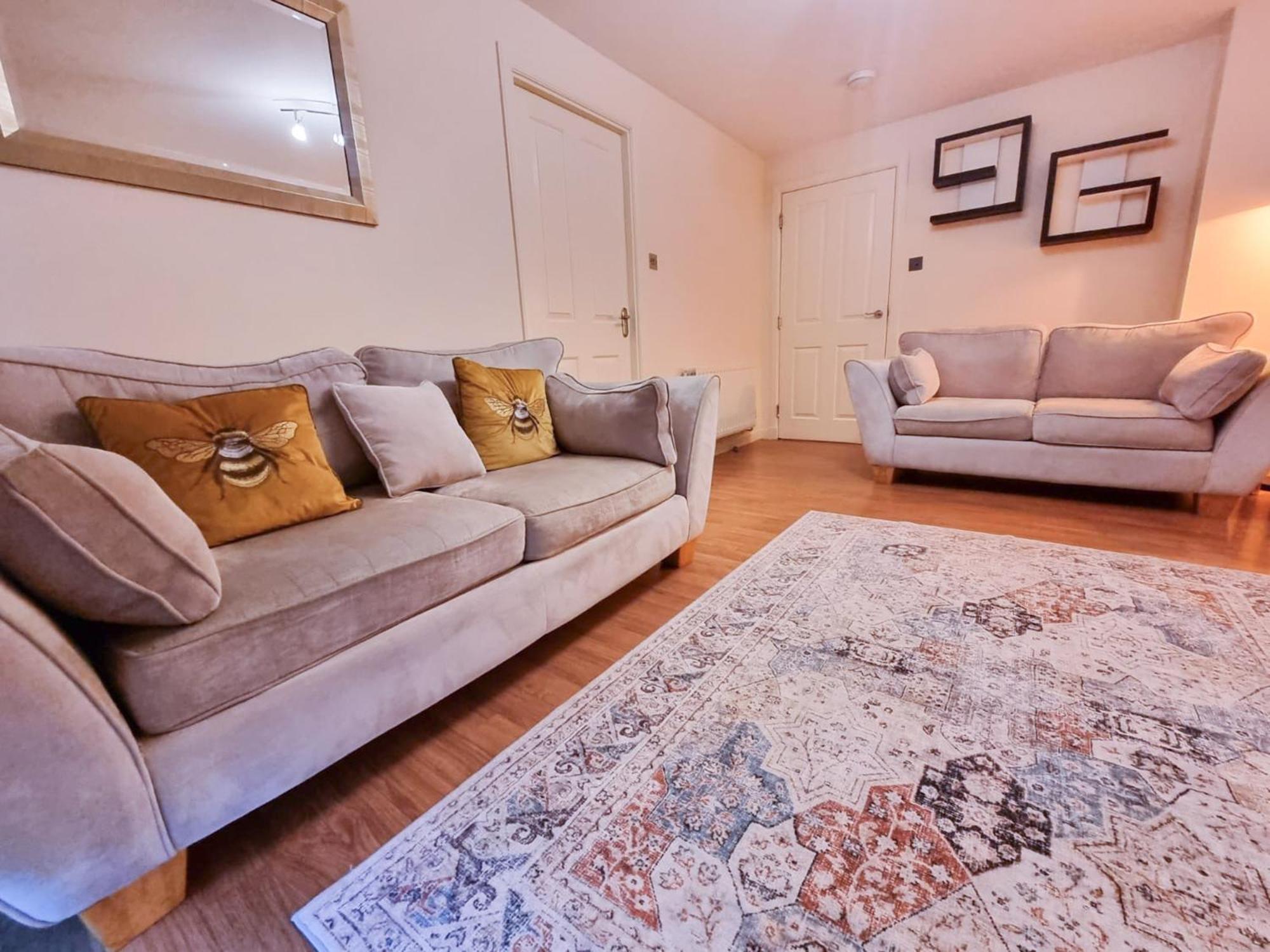South College 2 Bedroom - - Free Parking Apartment